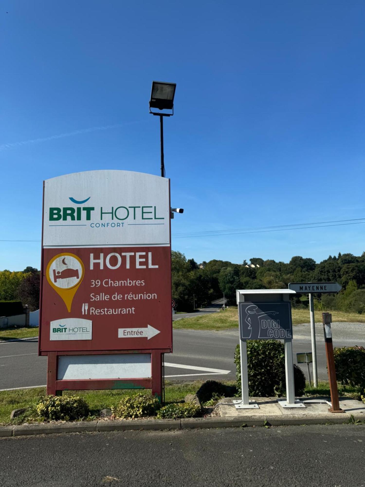 Brit Hotel Mayenne Buitenkant foto