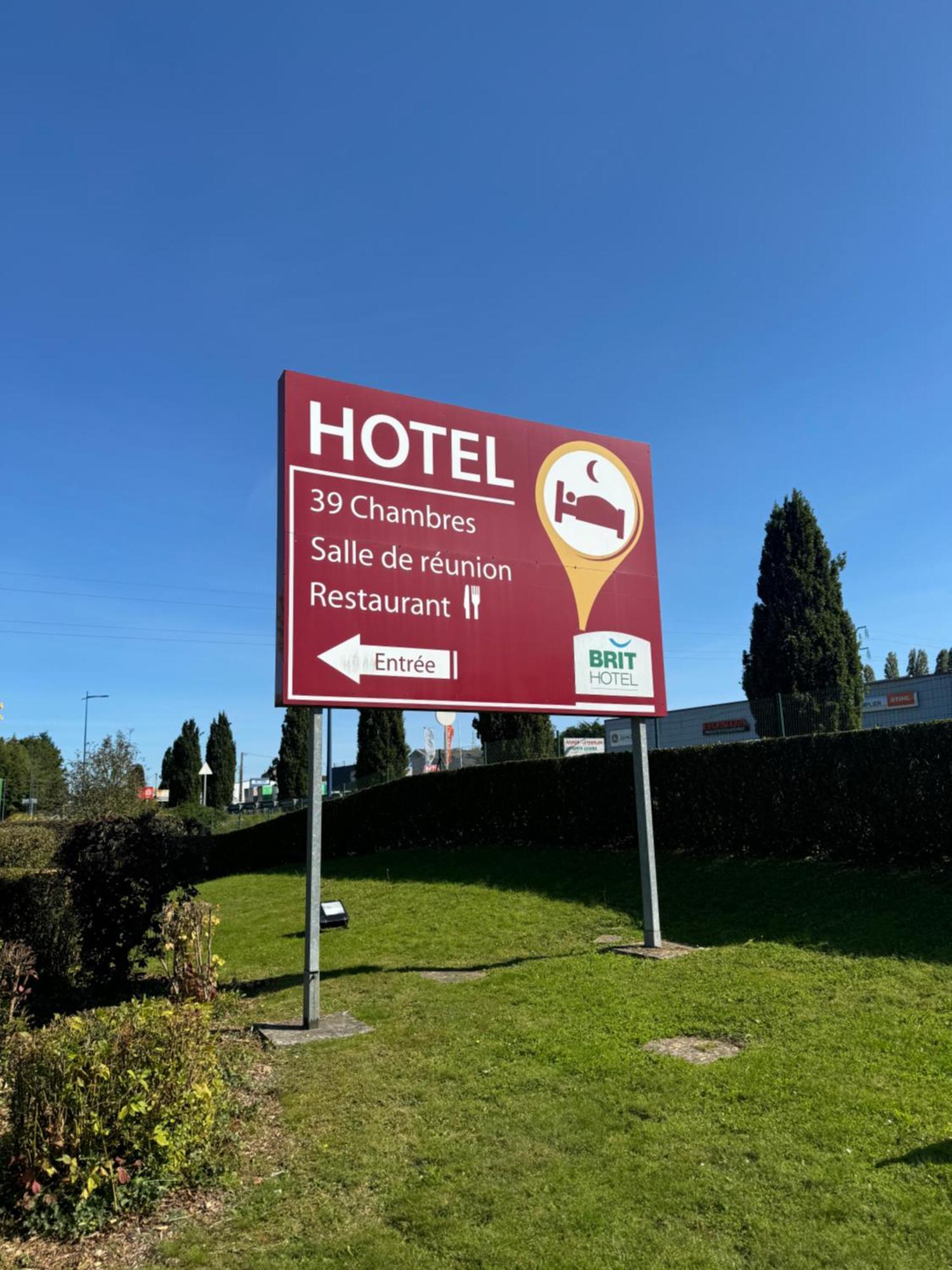 Brit Hotel Mayenne Buitenkant foto