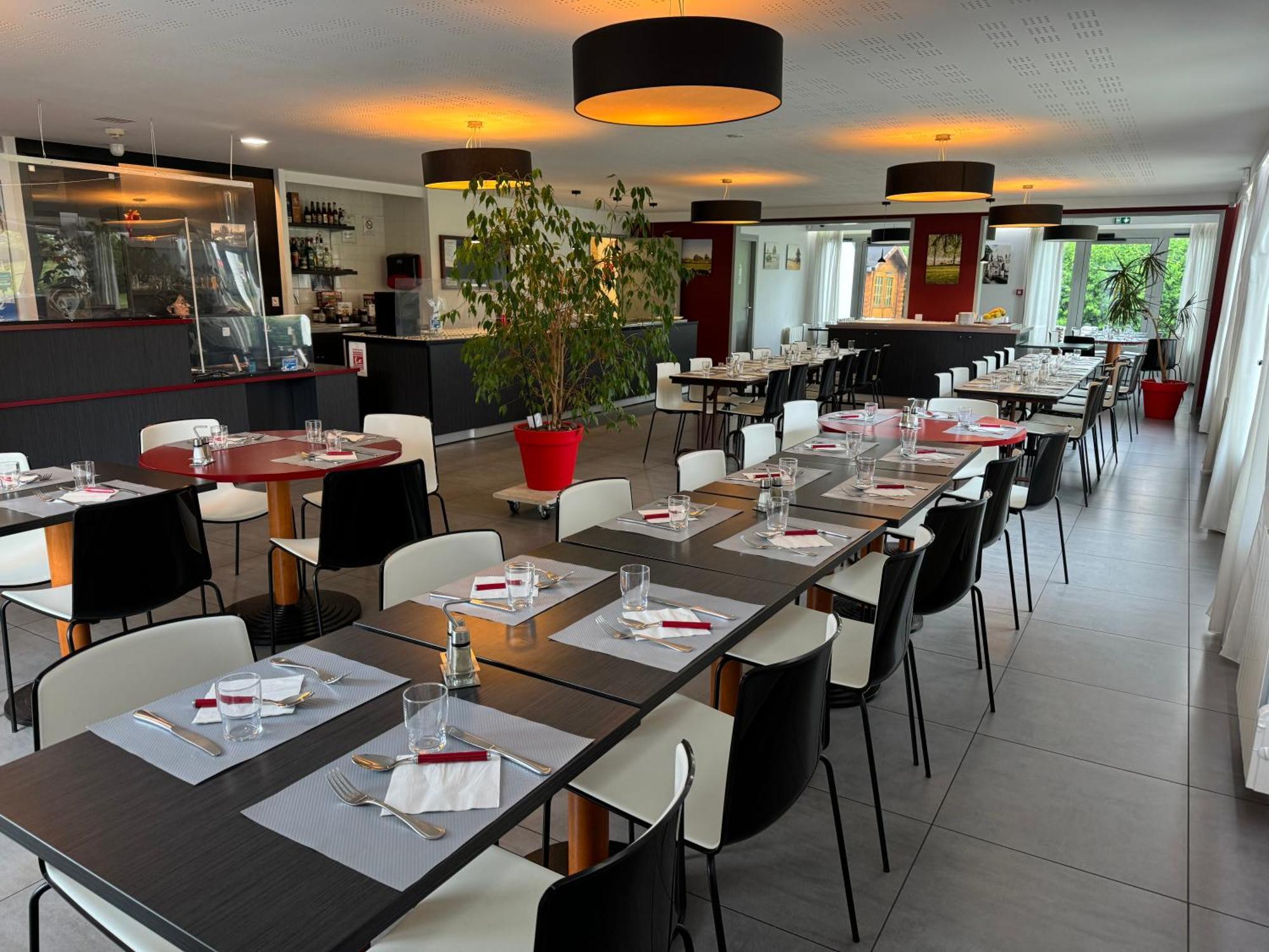 Brit Hotel Mayenne Buitenkant foto