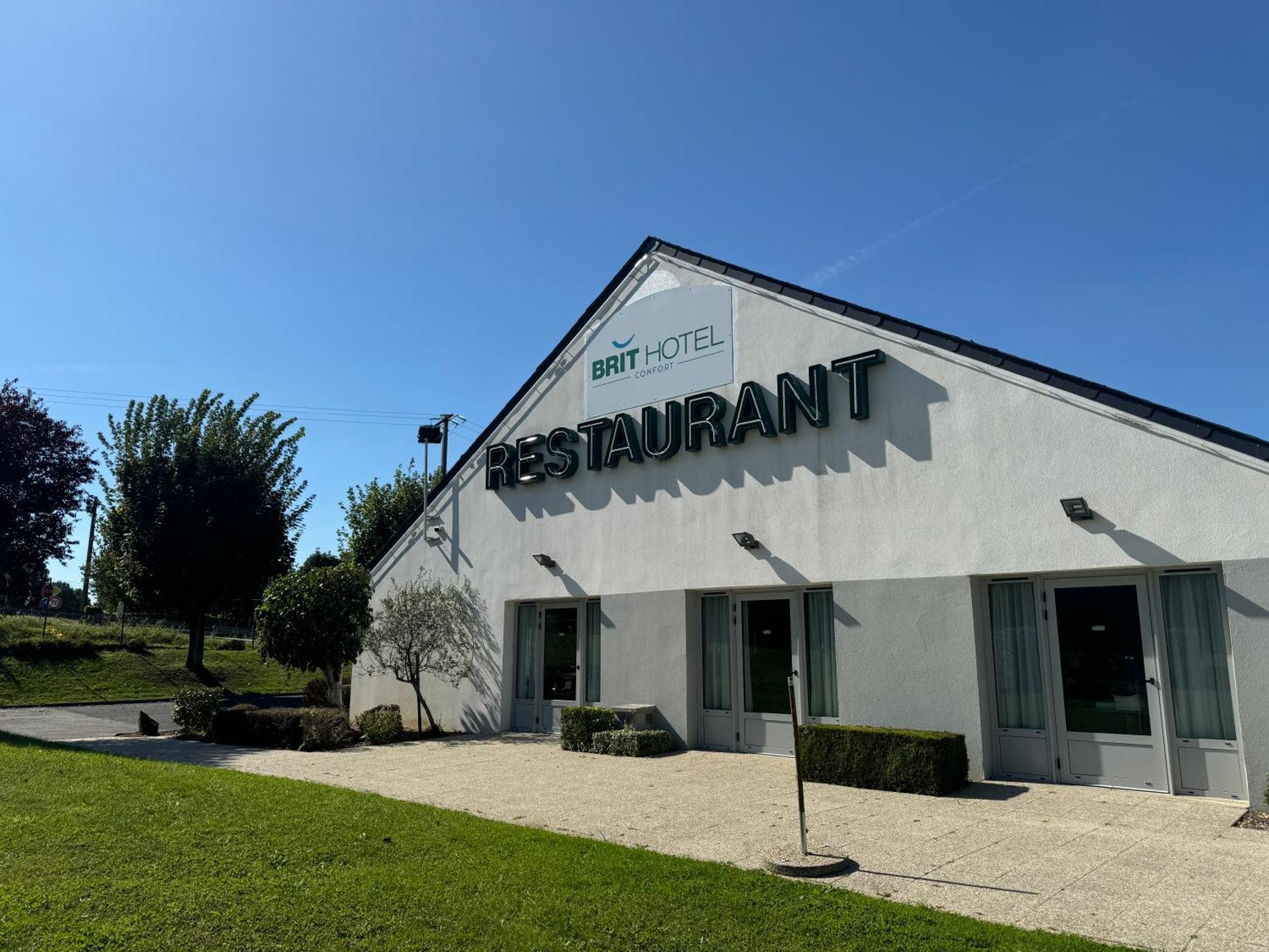 Brit Hotel Mayenne Buitenkant foto
