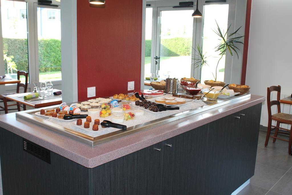 Brit Hotel Mayenne Buitenkant foto