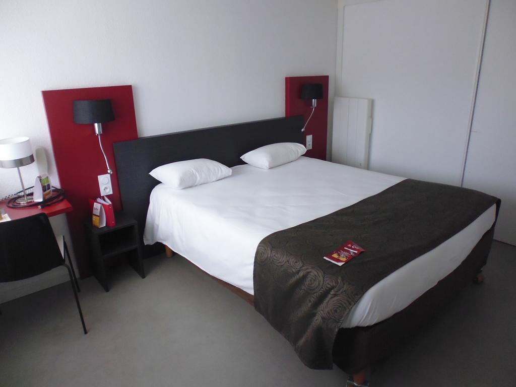Brit Hotel Mayenne Buitenkant foto
