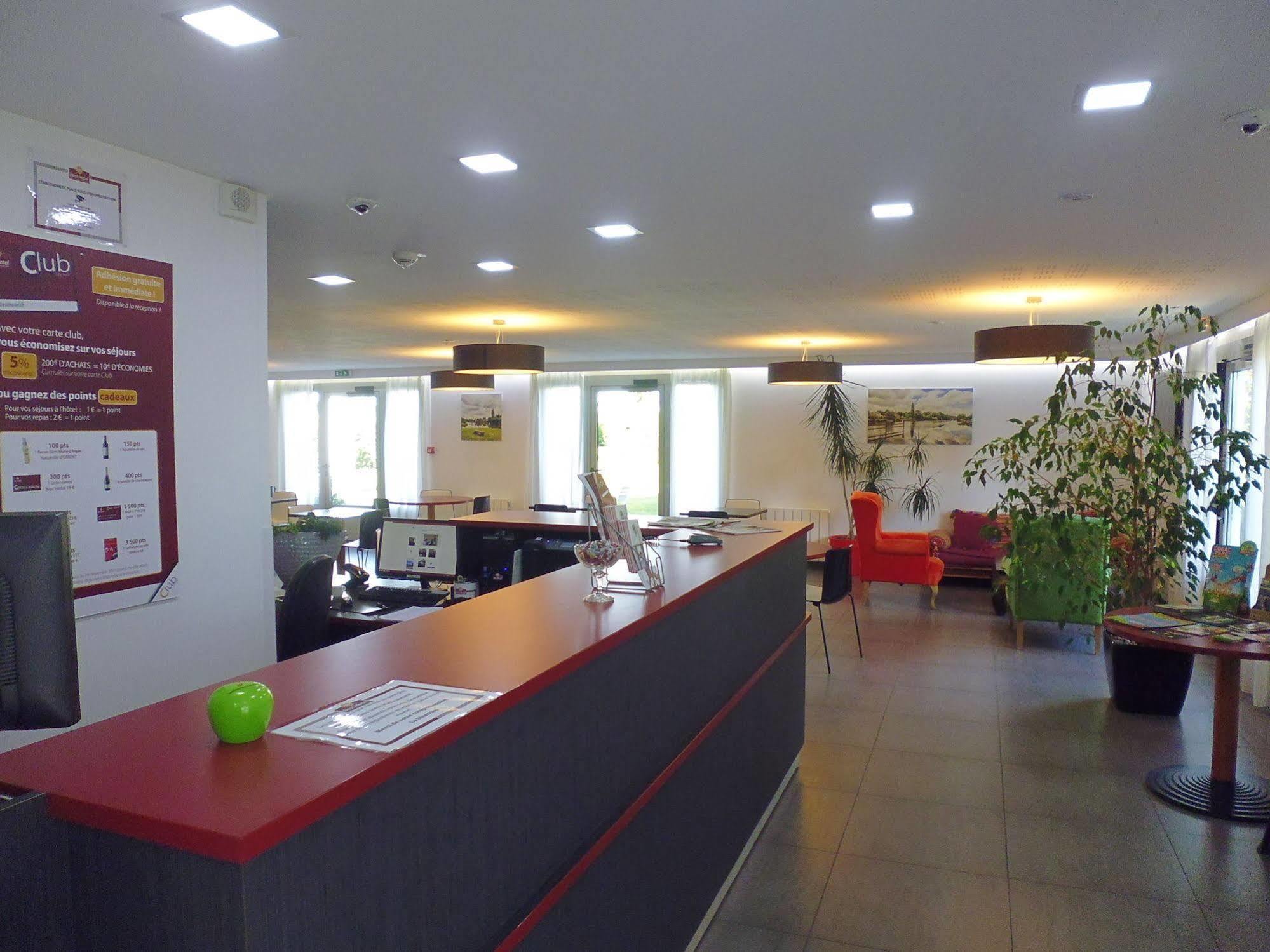 Brit Hotel Mayenne Buitenkant foto