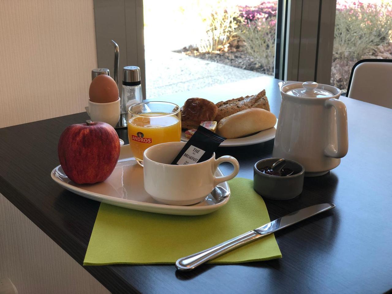 Brit Hotel Mayenne Buitenkant foto